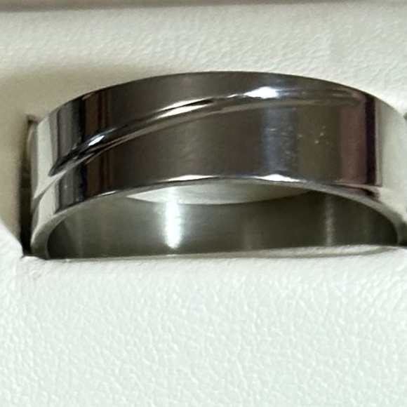 Stainless steel band, Polished, diagonal line goes all the way around. NWOT - Picture 11 of 11
